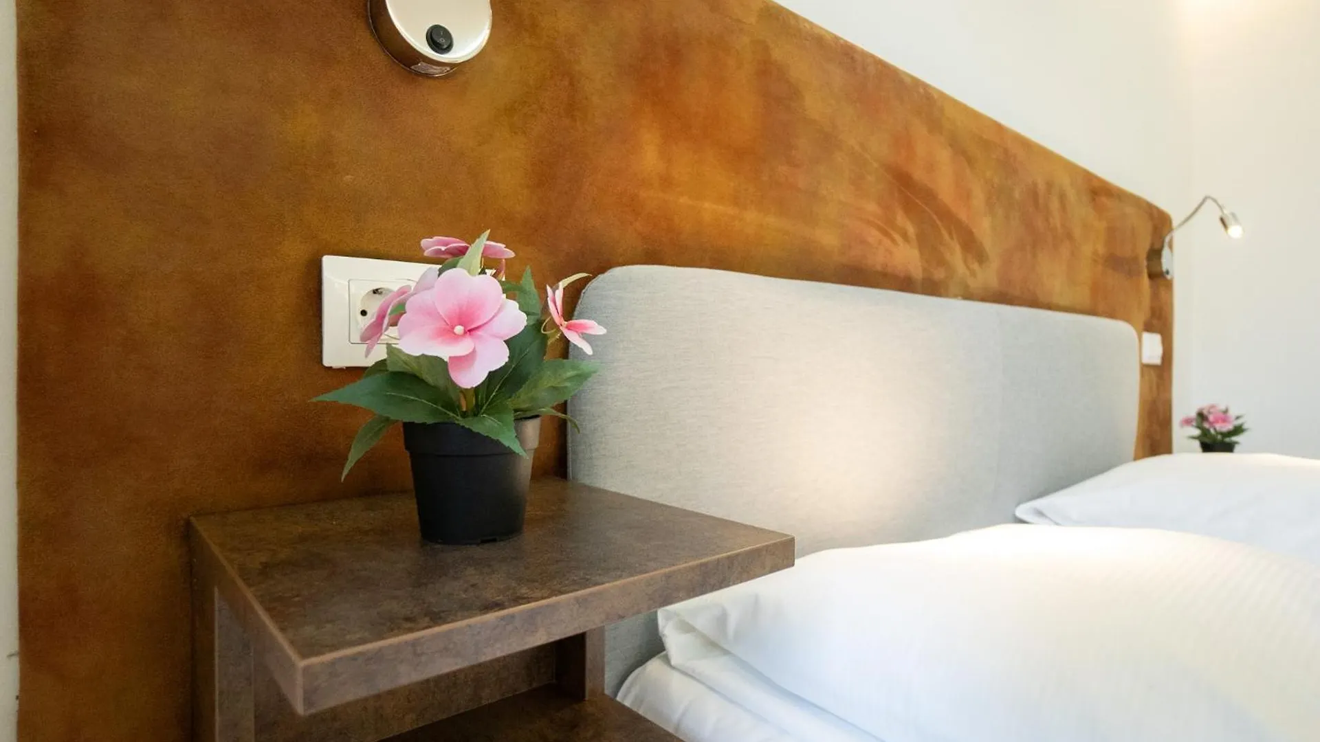 Appartamento Modern Studio With Queen-Size Bed, Self Check-In Vienna