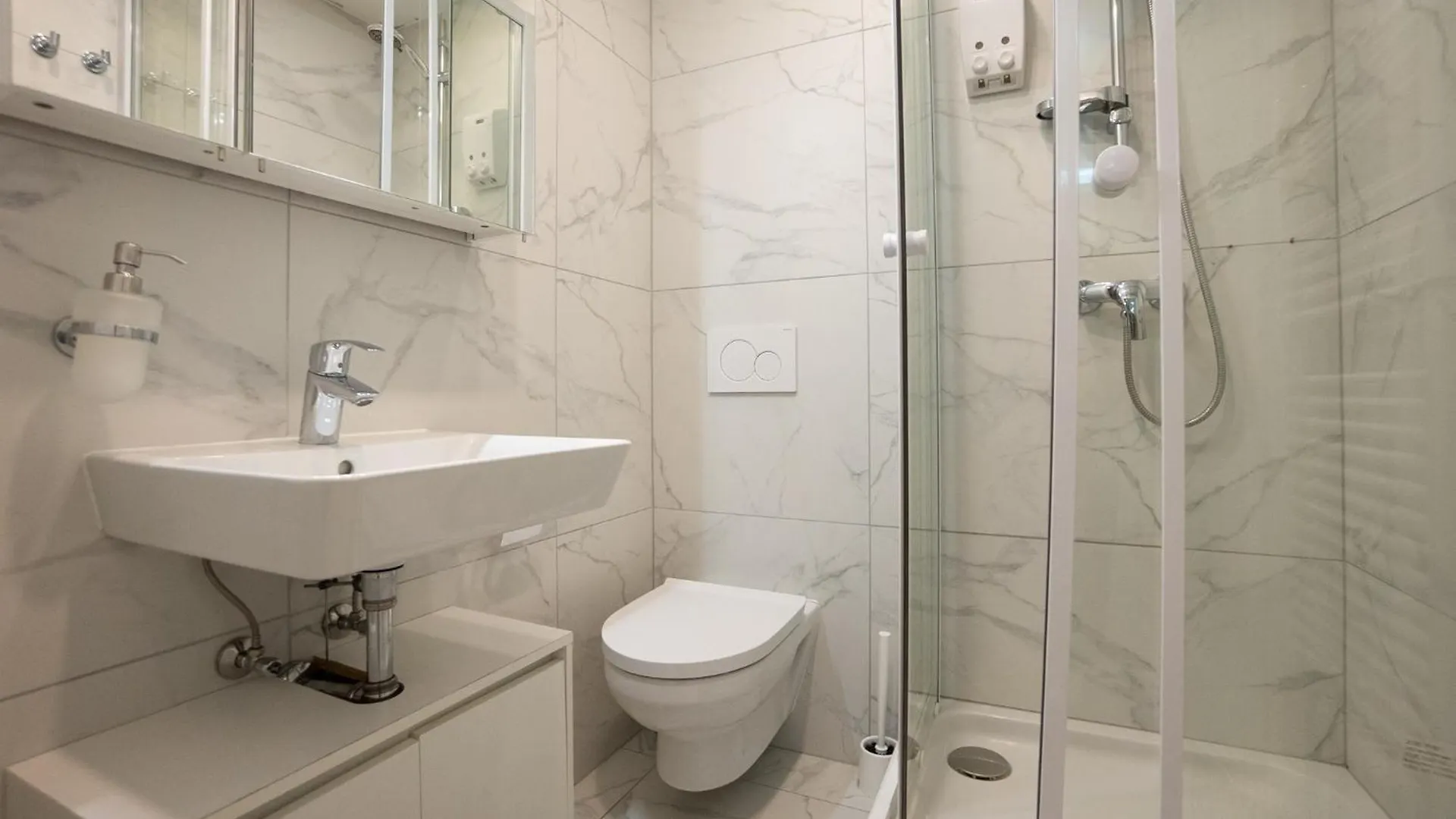 Modern Studio With Queen-Size Bed, Self Check-In Vienna 0*,  Austria