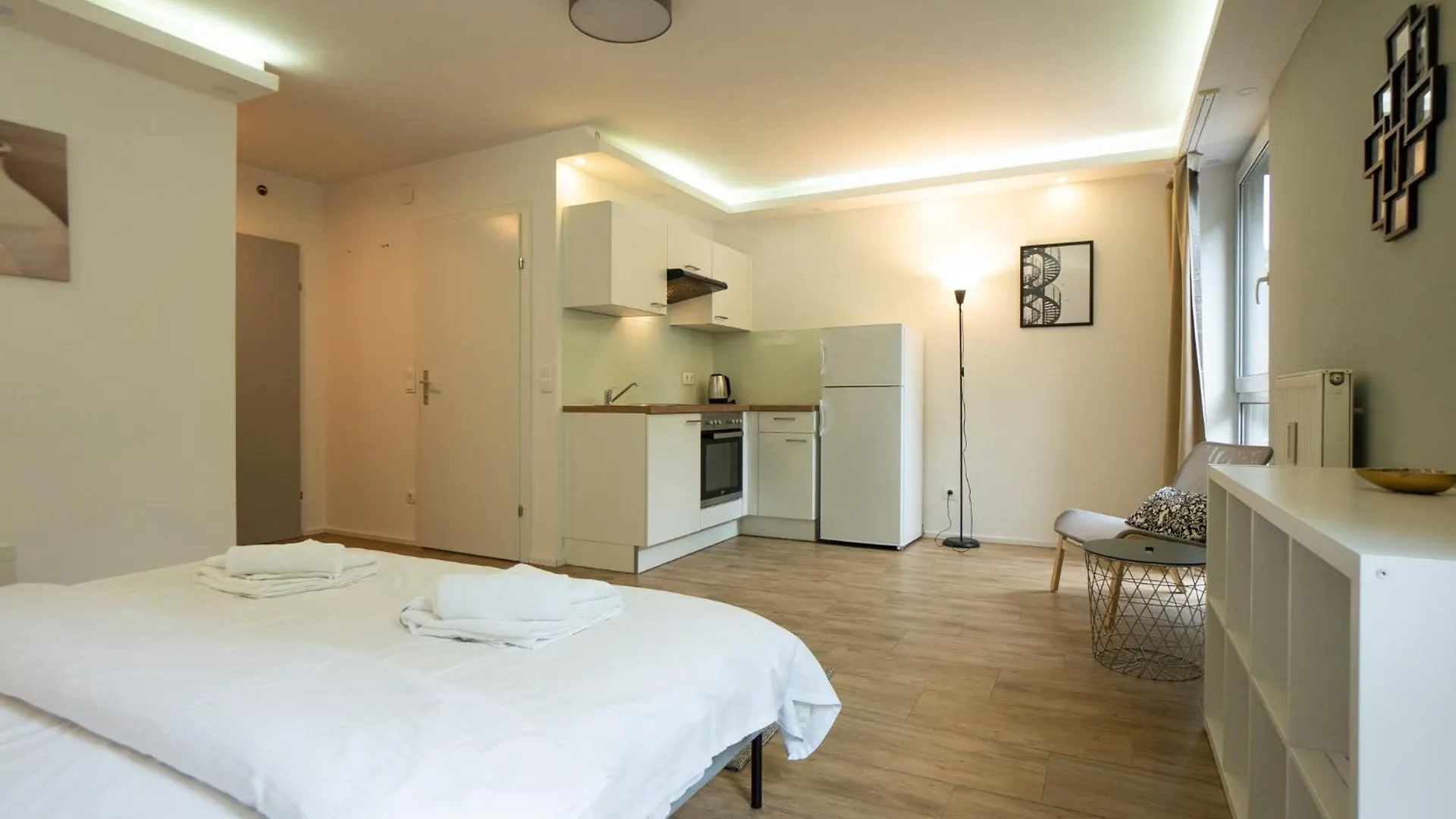 Modern Studio With Queen-Size Bed, Self Check-In Vienna 0*,