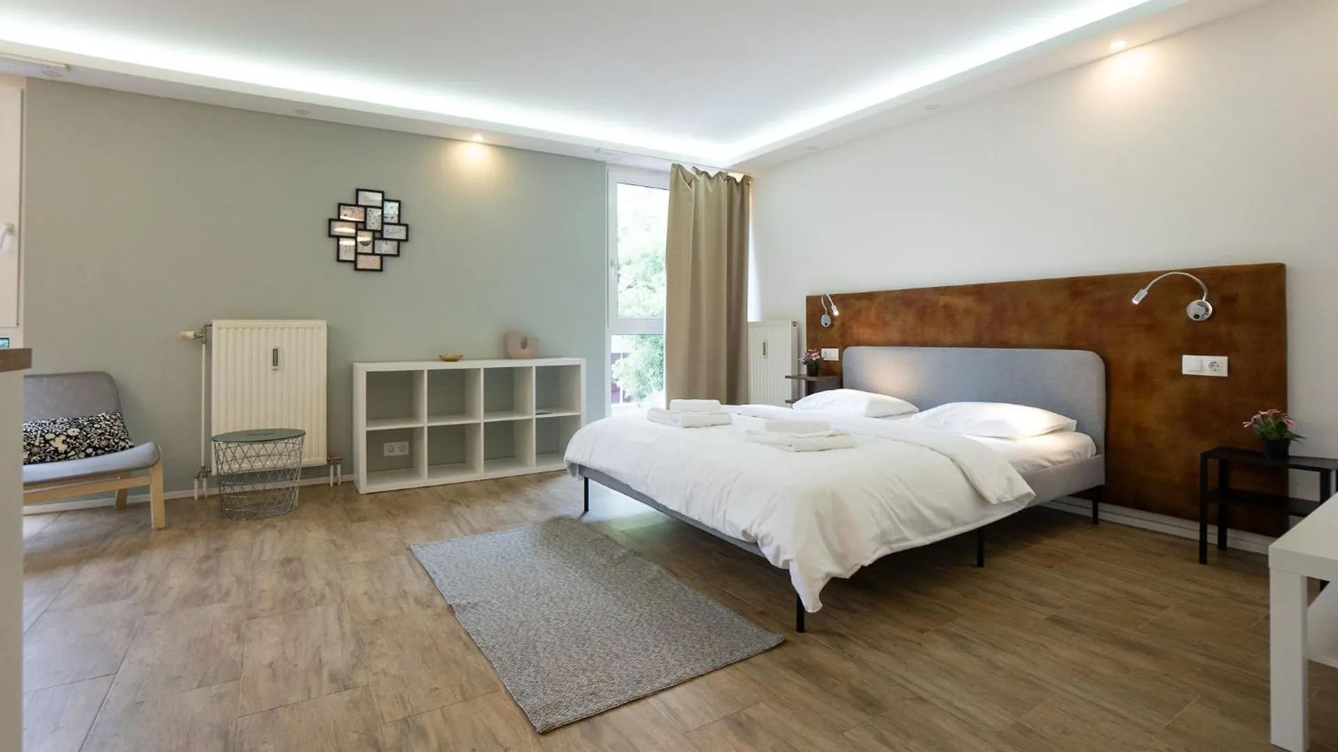 Modern Studio With Queen-Size Bed, Self Check-In Vienna Apartment